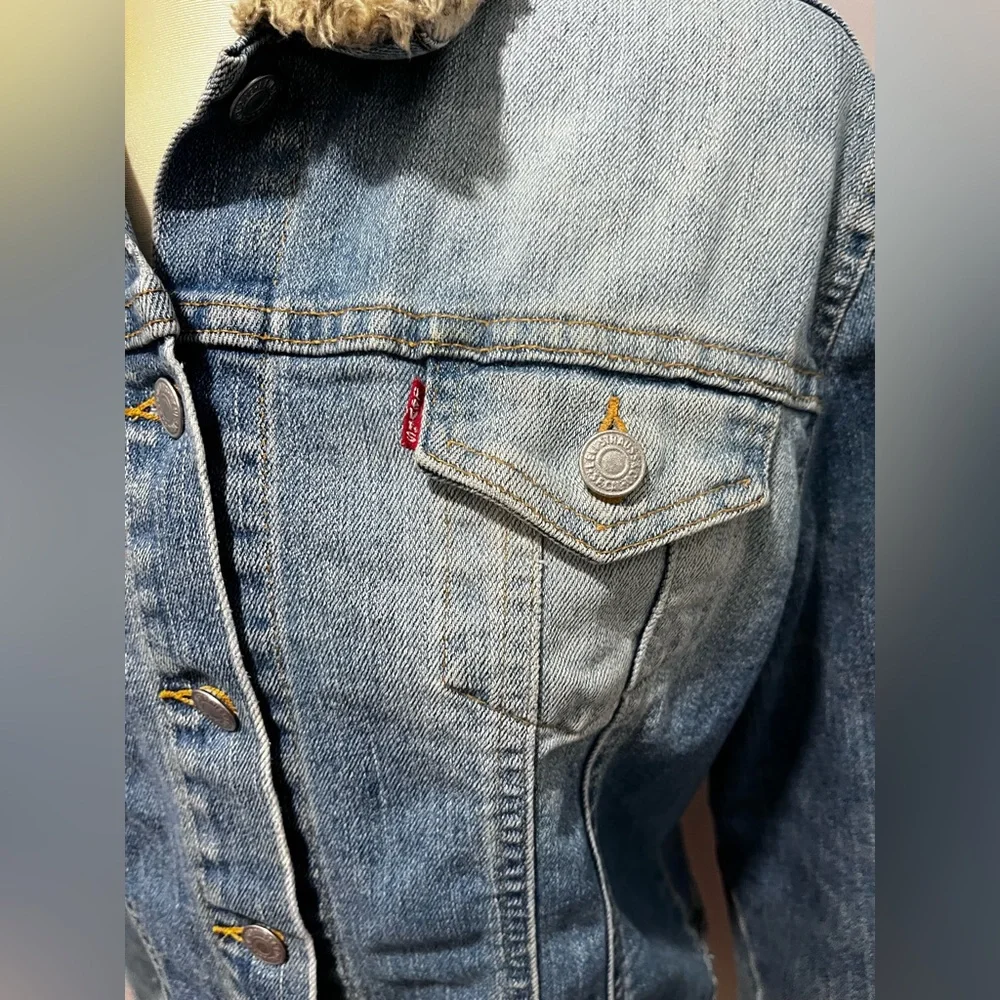Vintage Levi's Denim Jacket - Picture 5 of 6